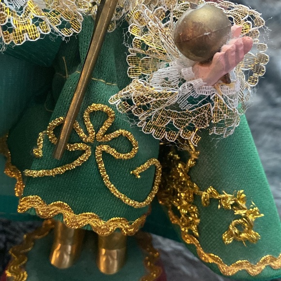 VTG Infant Of Prague Santo Nino Doll Statue on Wood Carved Base - Picture 9 of 16